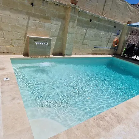 Sunflower Farmhouse, Xewkija, Gozo *