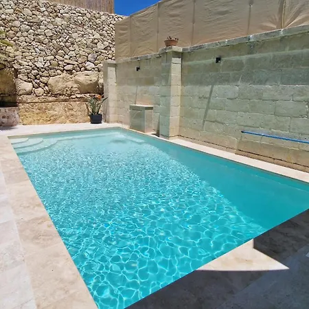 Sunflower Farmhouse, Xewkija, Gozo