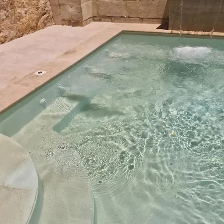 Sunflower Farmhouse, Xewkija, Gozo 펜션 *
