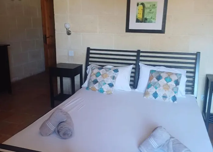 Sunflower Farmhouse, Xewkija, Gozo Ferienhaus *