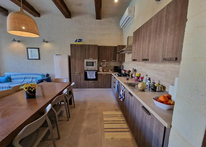 Sunflower Farmhouse, Xewkija, Gozo Ferienhaus *