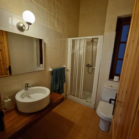 Sunflower Farmhouse, Xewkija, Gozo *