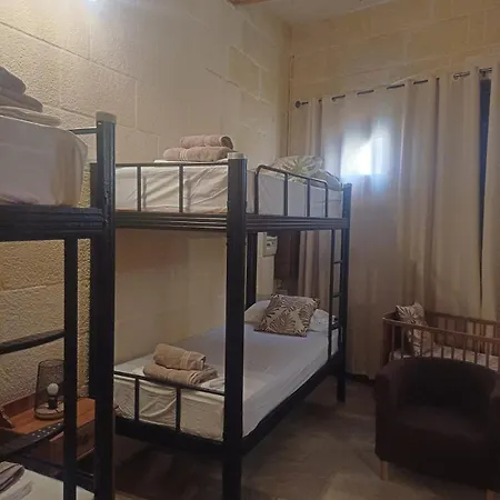 Sunflower Farmhouse, Xewkija, Gozo Hébergement de vacances Xewkija