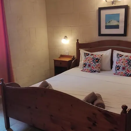 Sunflower Farmhouse, Xewkija, Gozo Hébergement de vacances