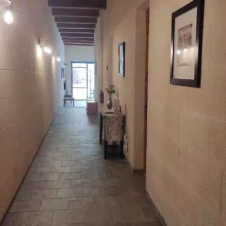 Дом отдыха Sunflower Farmhouse, Xewkija, Gozo