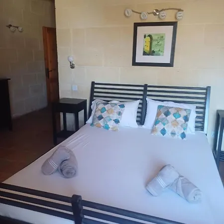 Sunflower Farmhouse, Xewkija, Gozo Hébergement de vacances *