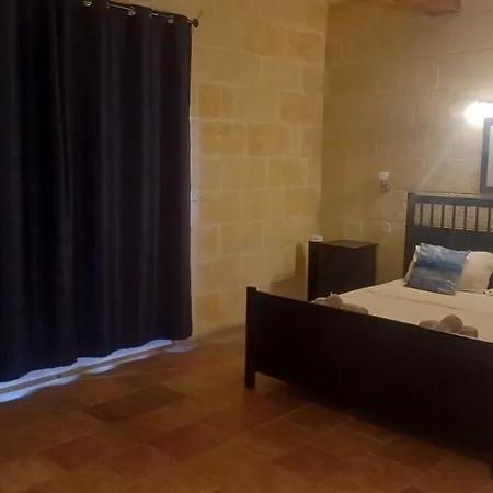 Sunflower Farmhouse, Xewkija, Gozo 度假居