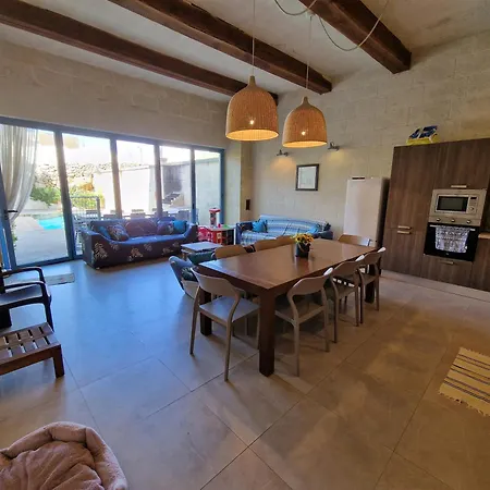 Sunflower Farmhouse, Xewkija, Gozo Hébergement de vacances Xewkija