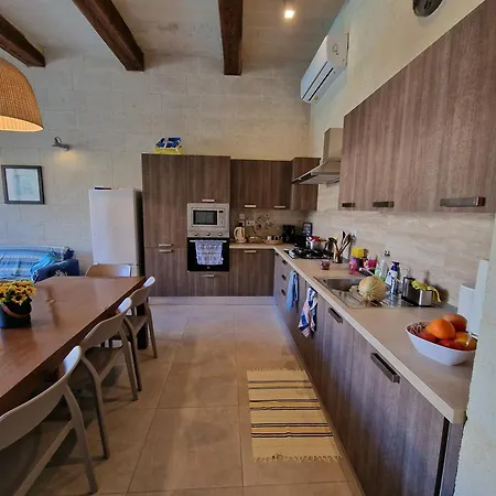 Sunflower Farmhouse, Xewkija, Gozo Дом отдыха *