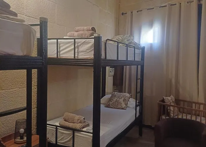 Sunflower Farmhouse, Xewkija, Gozo Hébergement de vacances Xewkija